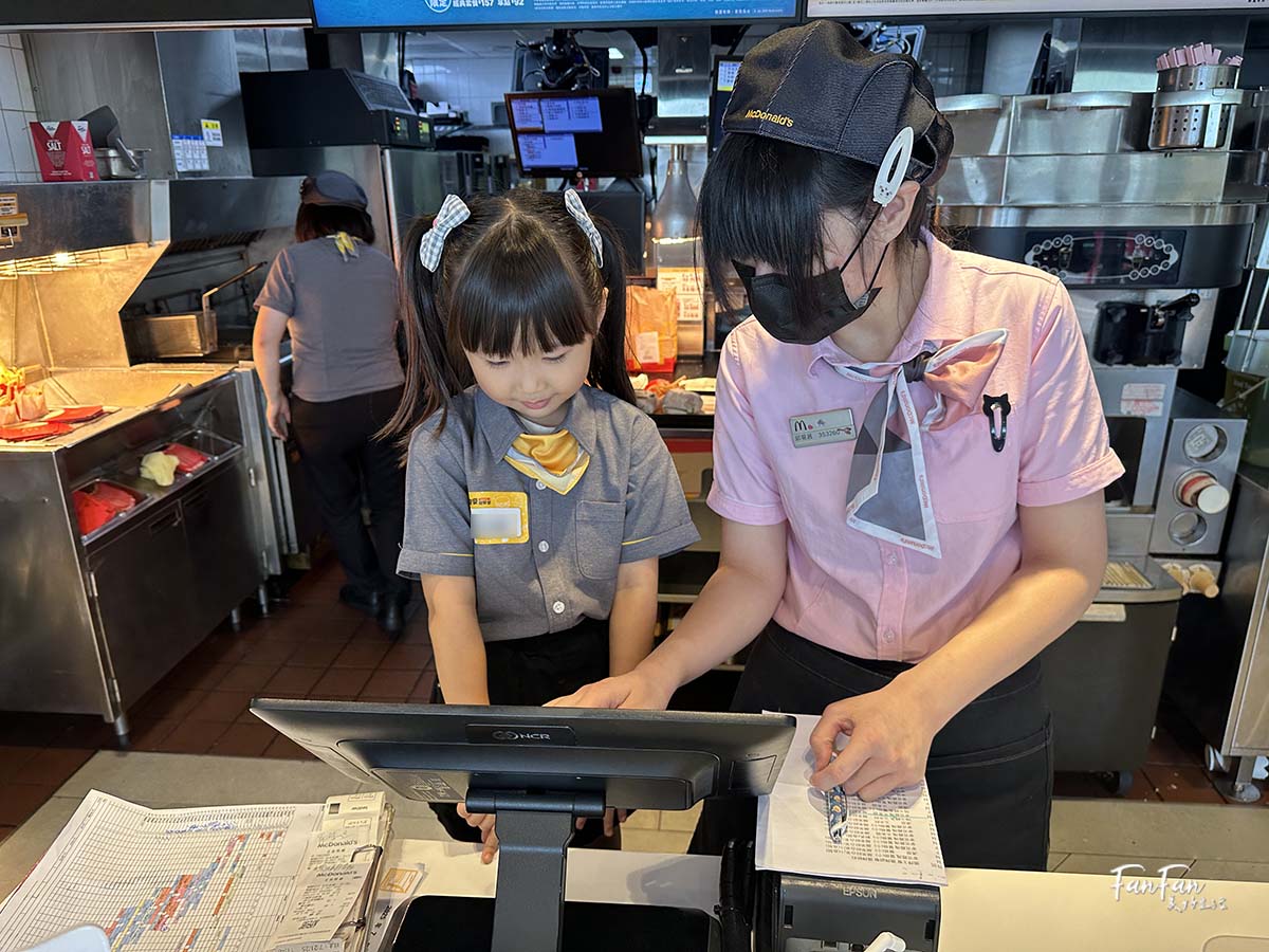 小麥麥體驗營2025年更新|一日麥當勞小小店長體驗全記錄 - 第23張圖 小麥麥體驗營2025年更新|一日麥當勞小小店長體驗全記錄
