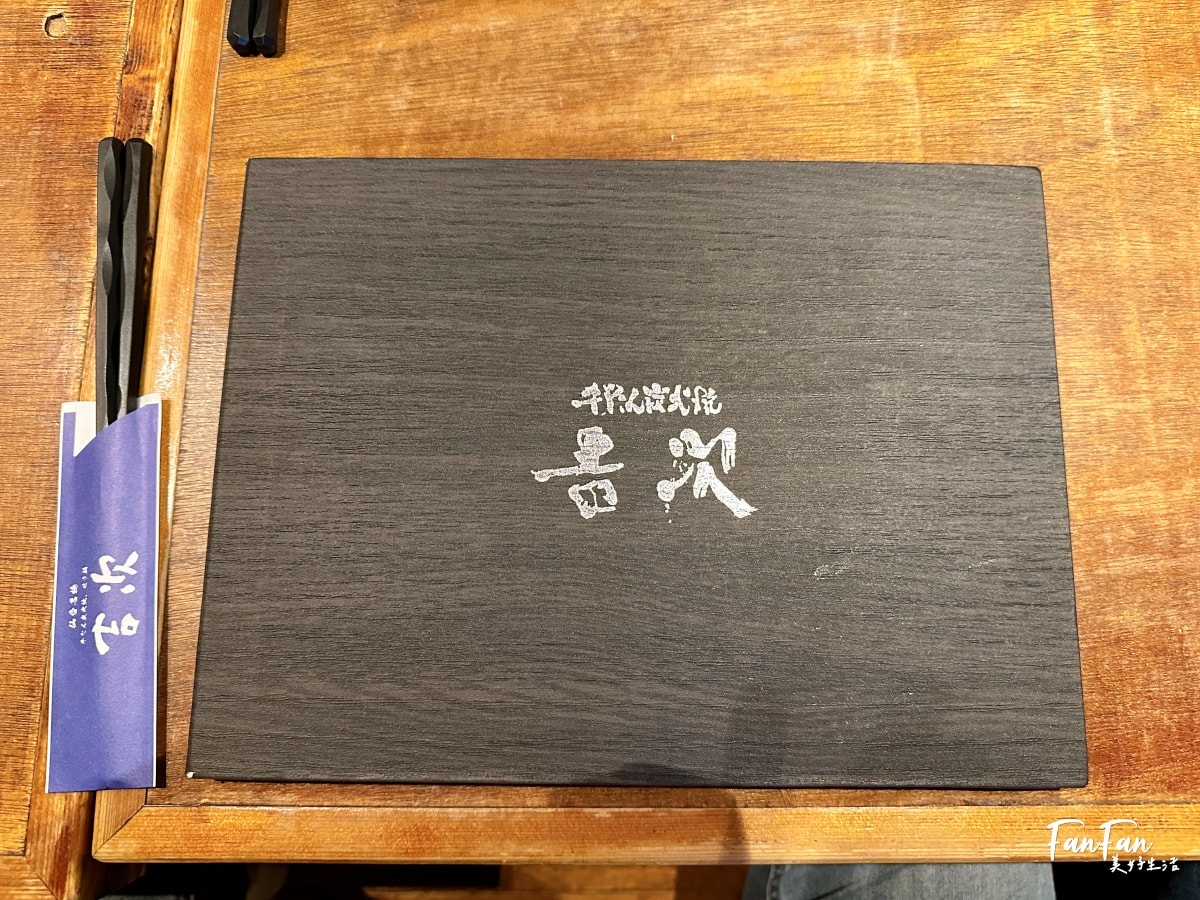心齋橋美食｜吉次牛舌炭火燒，有中文菜單還有兒童餐具，親子超友善！牛たん炭火焼