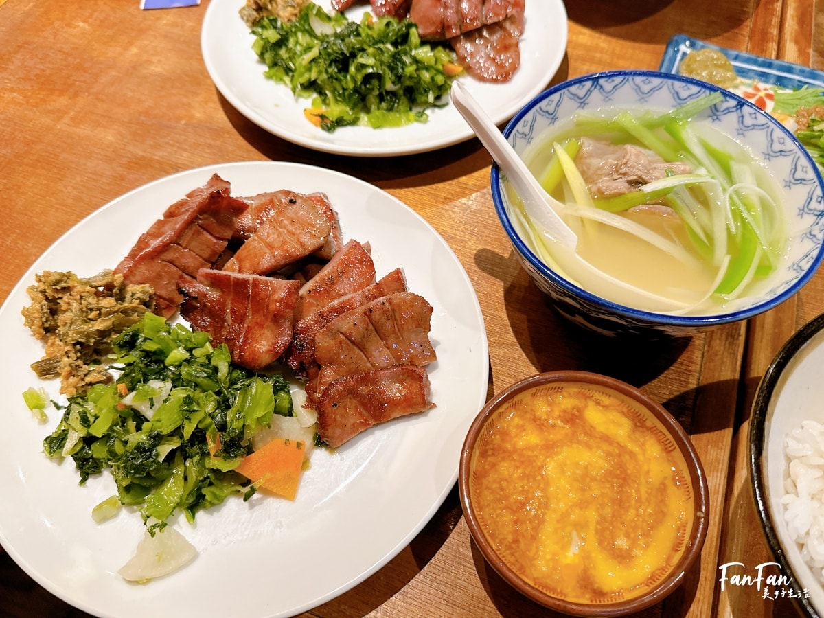 心齋橋美食｜吉次牛舌炭火燒，有中文菜單還有兒童餐具，親子超友善！牛たん炭火焼