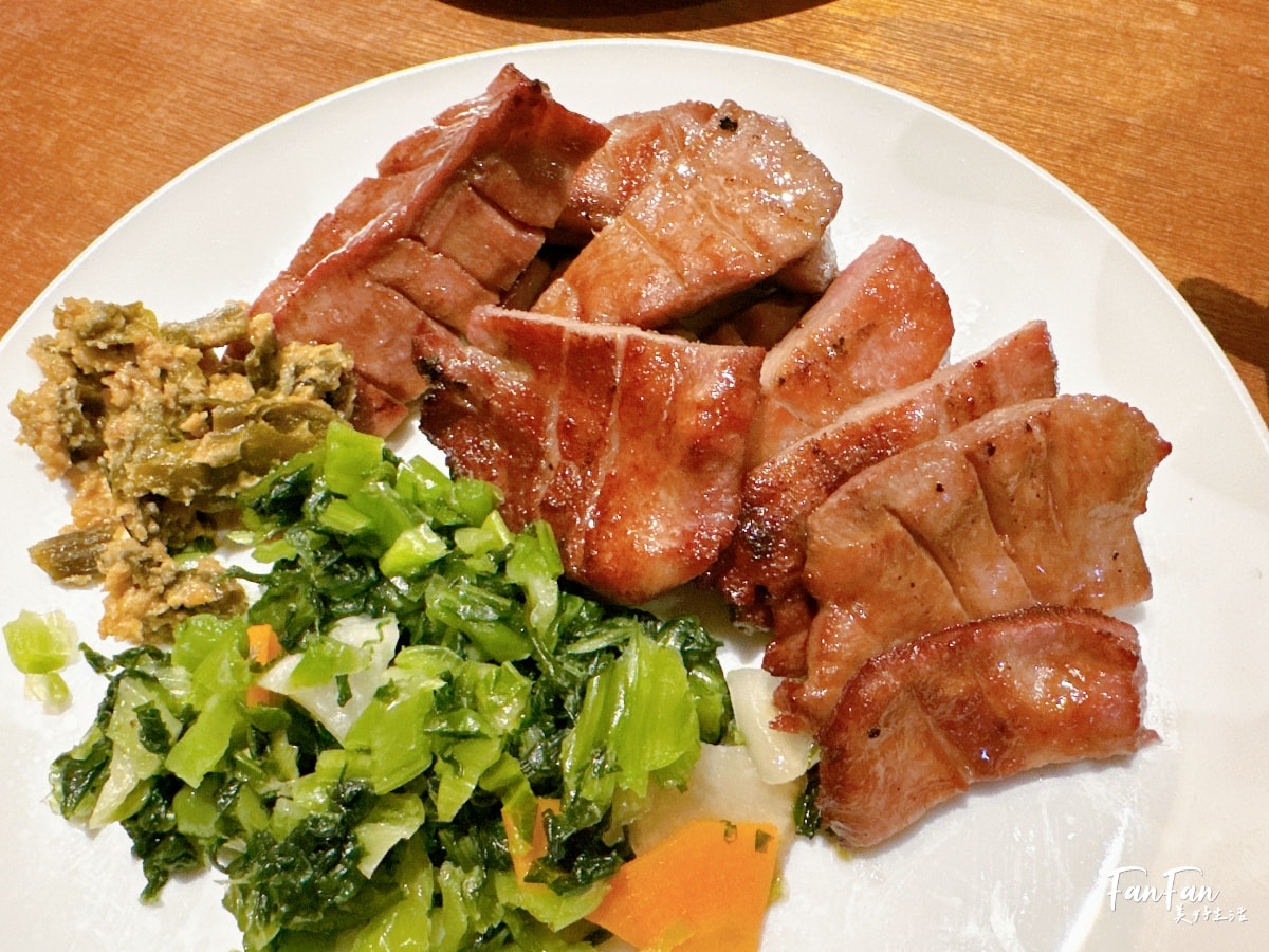 心齋橋美食｜吉次牛舌炭火燒，有中文菜單還有兒童餐具，親子超友善！牛たん炭火焼
