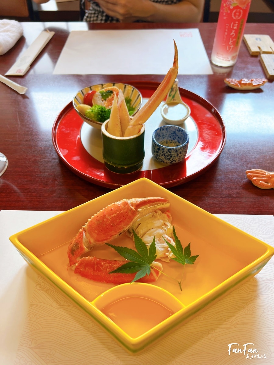 大阪美食道頓堀必吃！蟹道樂かに道樂：超豪華螃蟹料理，超鮮甜螃蟹火鍋、螃蟹生魚片、烤螃蟹！