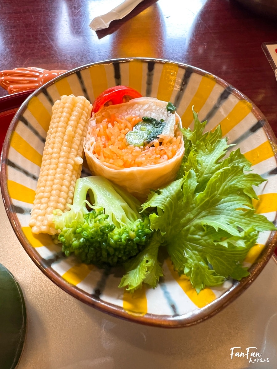 大阪美食道頓堀必吃！蟹道樂かに道樂：超豪華螃蟹料理，超鮮甜螃蟹火鍋、螃蟹生魚片、烤螃蟹！