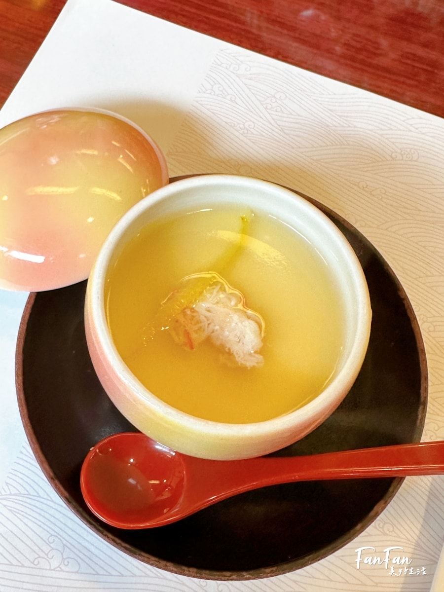 大阪美食道頓堀必吃！蟹道樂かに道樂：超豪華螃蟹料理，超鮮甜螃蟹火鍋、螃蟹生魚片、烤螃蟹！