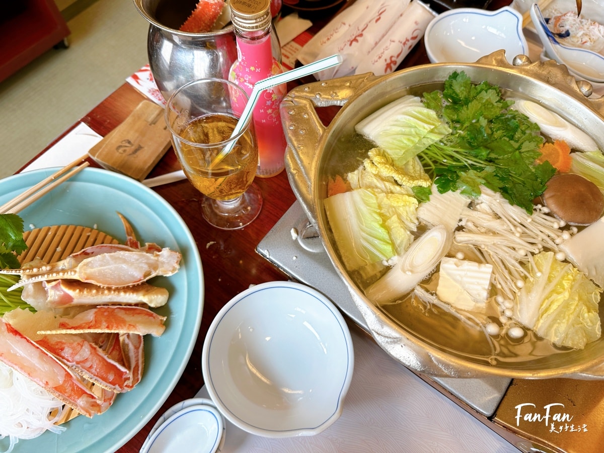 大阪美食道頓堀必吃！蟹道樂かに道樂：超豪華螃蟹料理，超鮮甜螃蟹火鍋、螃蟹生魚片、烤螃蟹！