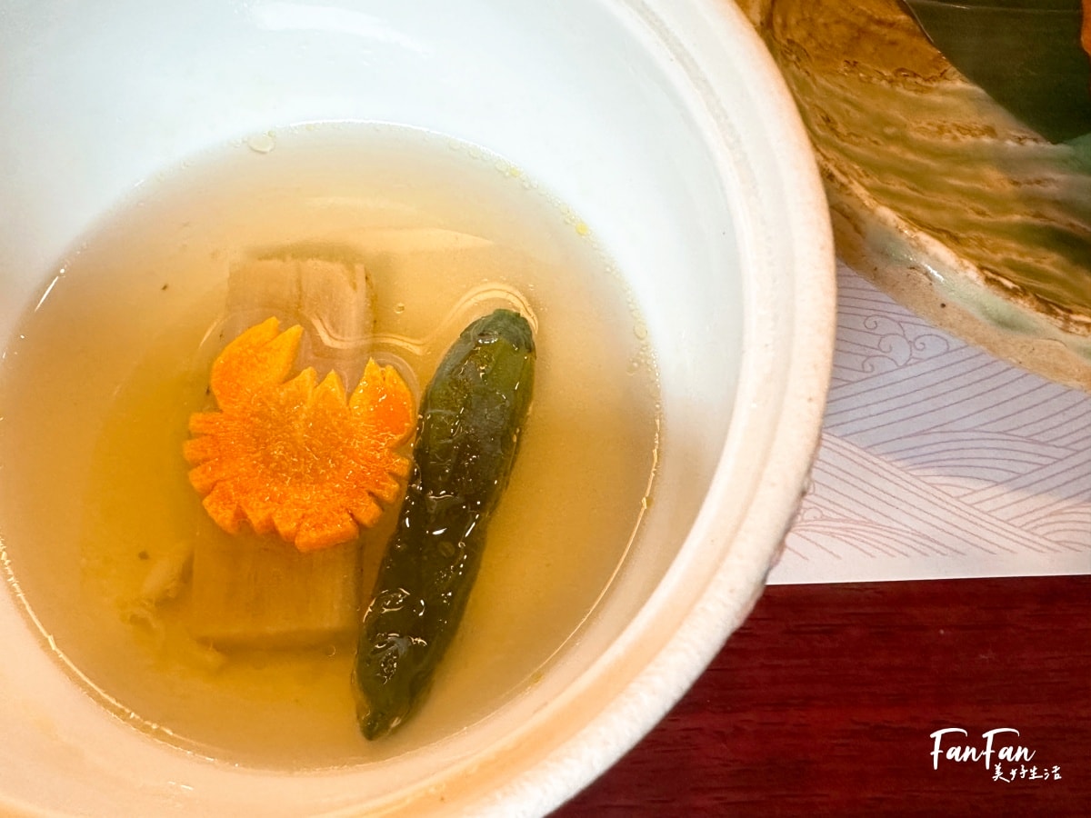 大阪美食道頓堀必吃！蟹道樂かに道樂：超豪華螃蟹料理，超鮮甜螃蟹火鍋、螃蟹生魚片、烤螃蟹！