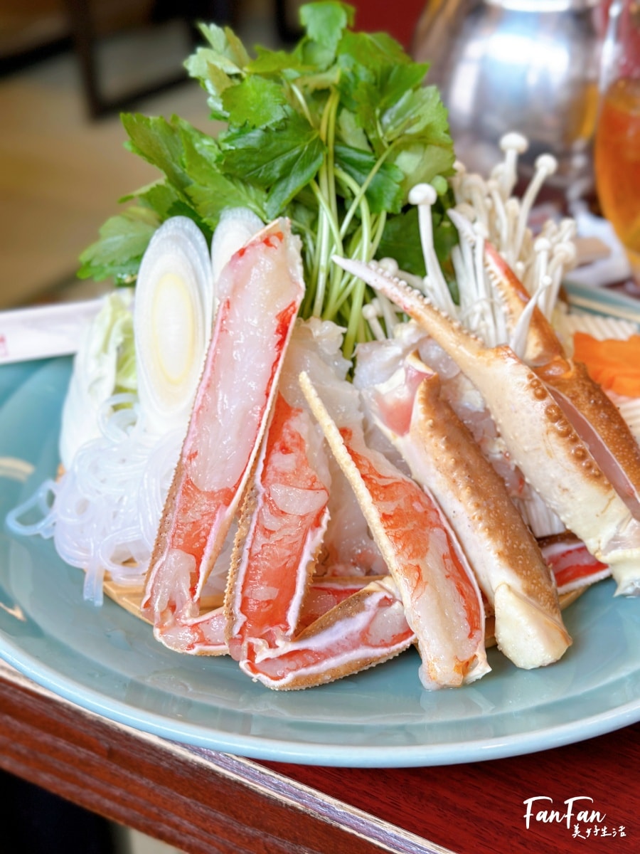 大阪美食道頓堀必吃！蟹道樂かに道樂：超豪華螃蟹料理，超鮮甜螃蟹火鍋、螃蟹生魚片、烤螃蟹！