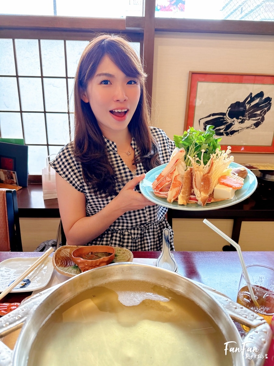 大阪美食道頓堀必吃！蟹道樂かに道樂：超豪華螃蟹料理，超鮮甜螃蟹火鍋、螃蟹生魚片、烤螃蟹！
