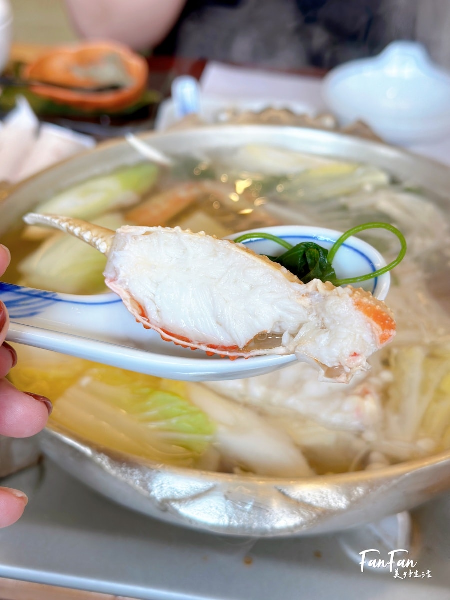 大阪美食道頓堀必吃！蟹道樂かに道樂：超豪華螃蟹料理，超鮮甜螃蟹火鍋、螃蟹生魚片、烤螃蟹！