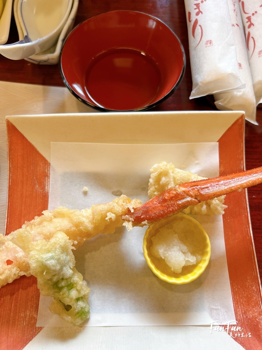 大阪美食道頓堀必吃！蟹道樂かに道樂：超豪華螃蟹料理，超鮮甜螃蟹火鍋、螃蟹生魚片、烤螃蟹！