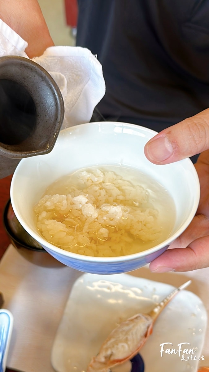 大阪美食道頓堀必吃！蟹道樂かに道樂：超豪華螃蟹料理，超鮮甜螃蟹火鍋、螃蟹生魚片、烤螃蟹！
