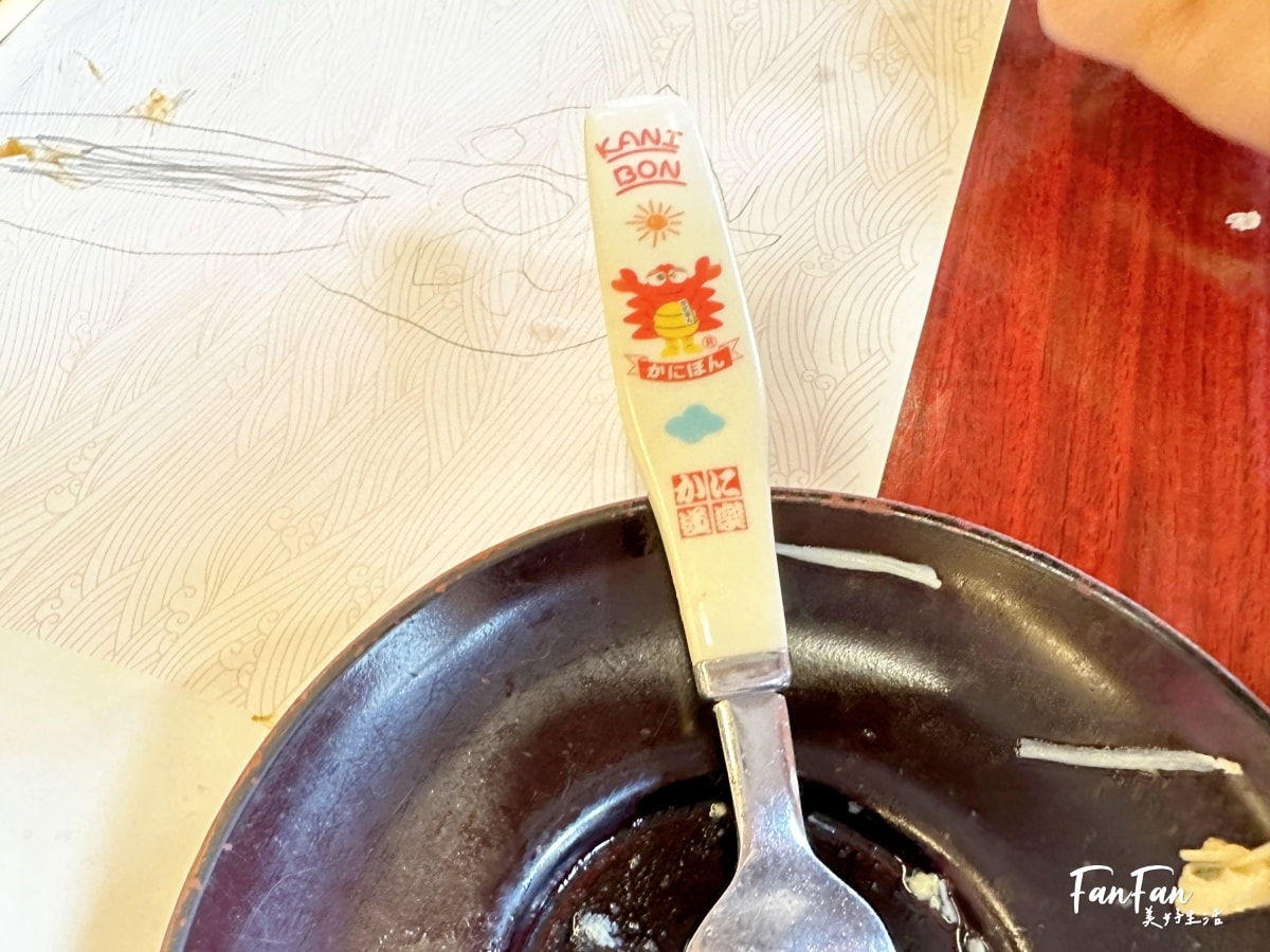 大阪美食道頓堀必吃！蟹道樂かに道樂：超豪華螃蟹料理，超鮮甜螃蟹火鍋、螃蟹生魚片、烤螃蟹！