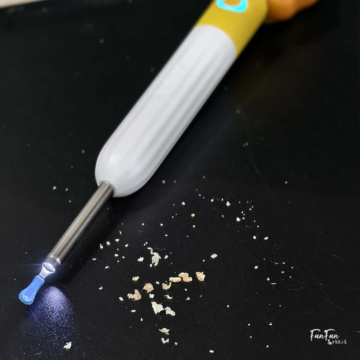 這樣挖耳朵好安心！居家挖耳神器：XLife Q3兒童智能監控挖耳棒，附LED燈還能連線手機，清潔耳道更輕鬆！