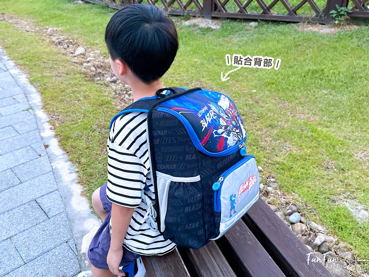 小學生書包推薦!IMPACT怡寶超輕羽量級護脊書包:柔軟背墊好背減壓、開口大雙拉鏈拿取更方便!超人力霸王帥氣登場! - 第3張圖 小學生書包推薦!IMPACT怡寶超輕羽量級護脊書包:柔軟背墊好背減壓、開口大雙拉鏈拿取更方便!超人力霸王帥氣登場!