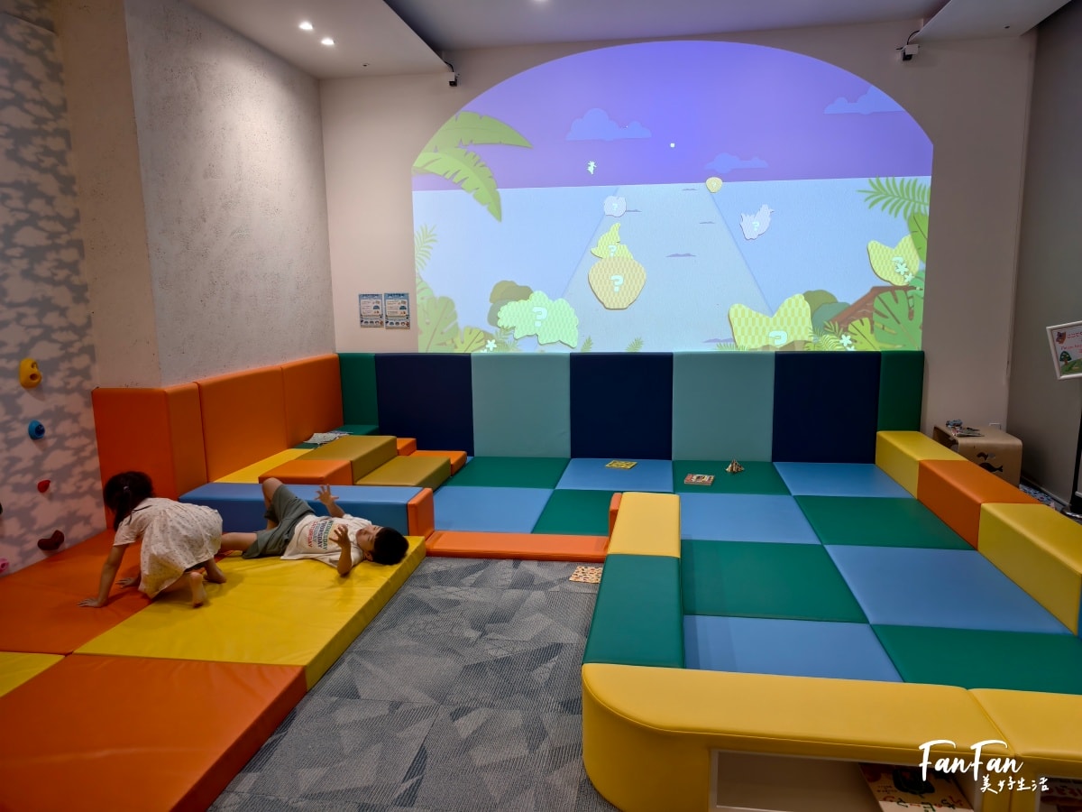 2025沖繩飯店推薦！東急STAY沖繩那霸飯店，親子超友善附有兒童遊戲室，一樓就是唐吉訶德商店，房間內還有專屬洗衣機，房價便宜CP值超高！