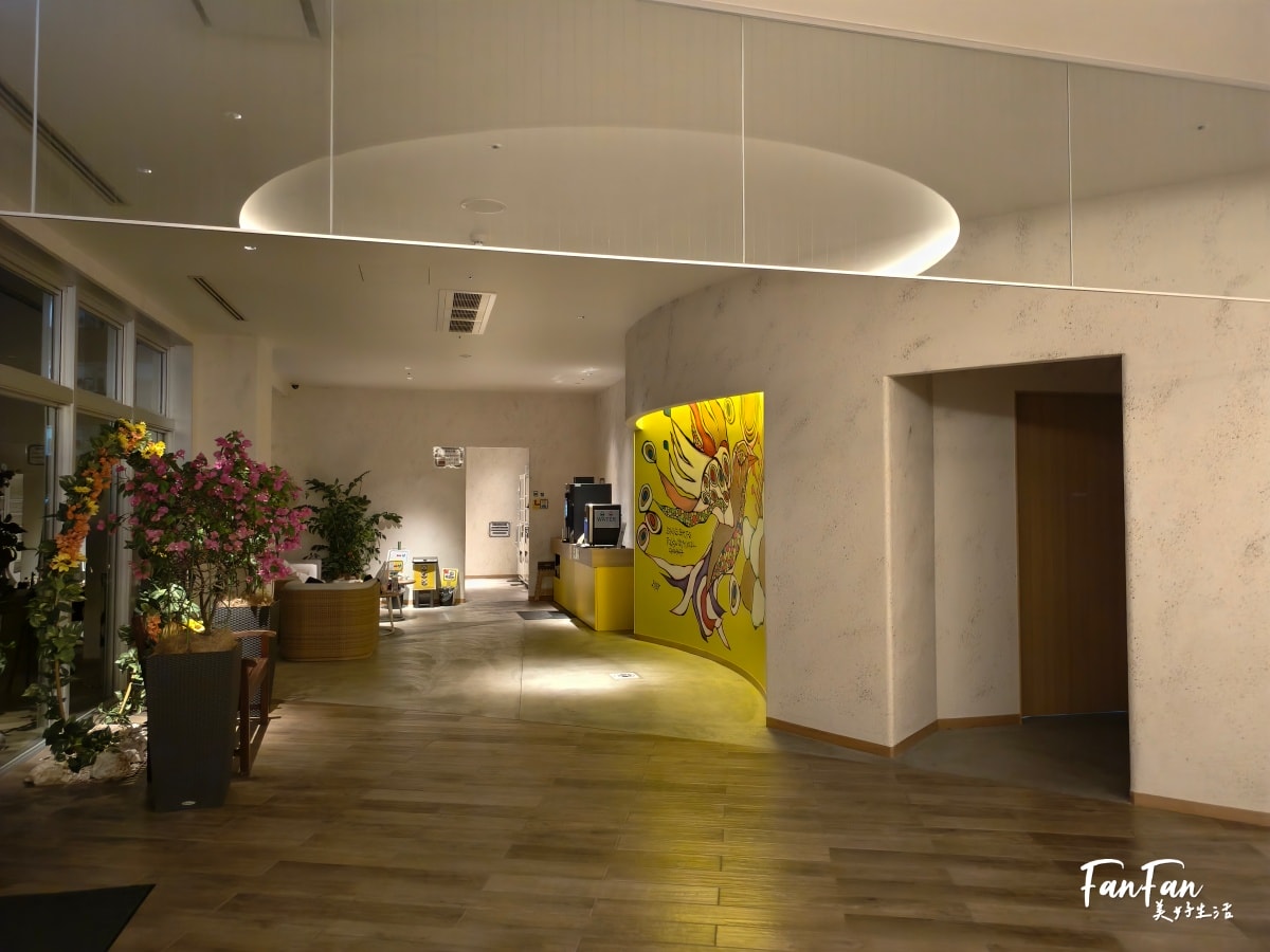 2025沖繩飯店推薦！東急STAY沖繩那霸飯店，親子超友善附有兒童遊戲室，一樓就是唐吉訶德商店，房間內還有專屬洗衣機，房價便宜CP值超高！